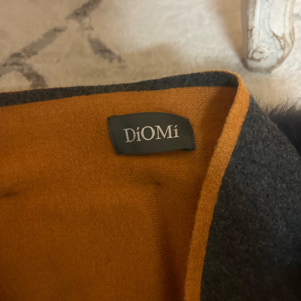 Diomi Fox Fur Wrap - Picture 5 of 6
